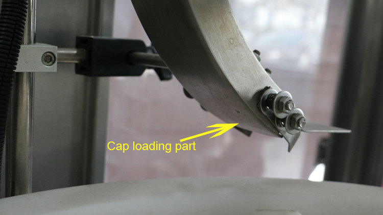 कॅप सीलिंग आणि स्टार व्हील रनिंगसह 500 मिलीलीटर गोल बाटली भरण्याचे मशीन