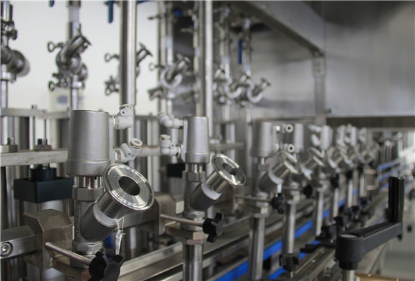 उच्च कार्यक्षमता खाद्यतेल बाटली तेल भरणारी मशीन