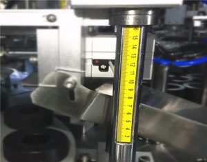 प्रचंड कंपनसंख्या असलेल्या (ध्वनिलहरी) सीलिंग कॉस्मेटिक ट्यूब फिलिंग मशीन