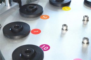 प्रचंड कंपनसंख्या असलेल्या (ध्वनिलहरी) सीलिंग कॉस्मेटिक ट्यूब फिलिंग मशीन